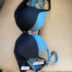2 Victoria’s Secret Push-Up Bras Size 32D
